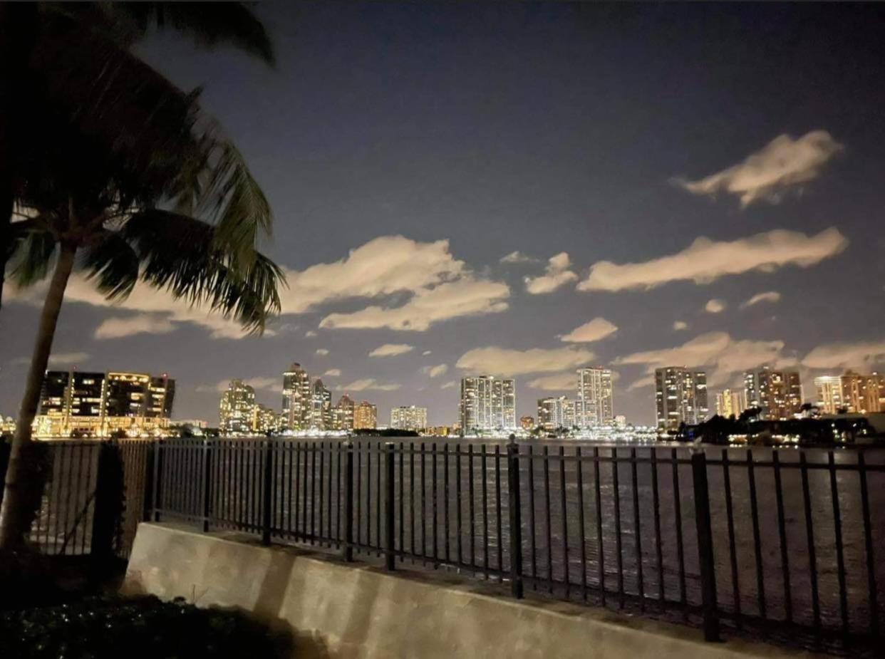Le Frontenac Villa Sunny Isles Beach Exteriör bild